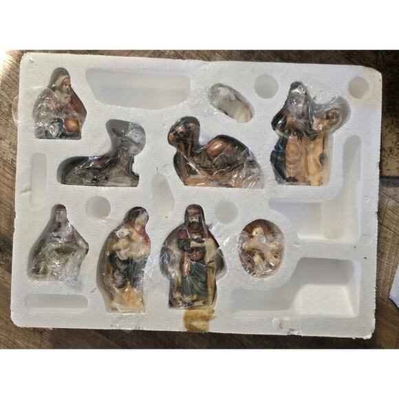 VINTAGE HOLIDAY TIME 11 PIECE PORCELAIN NATIVITY SET Still In Box - Picture 3 of 5